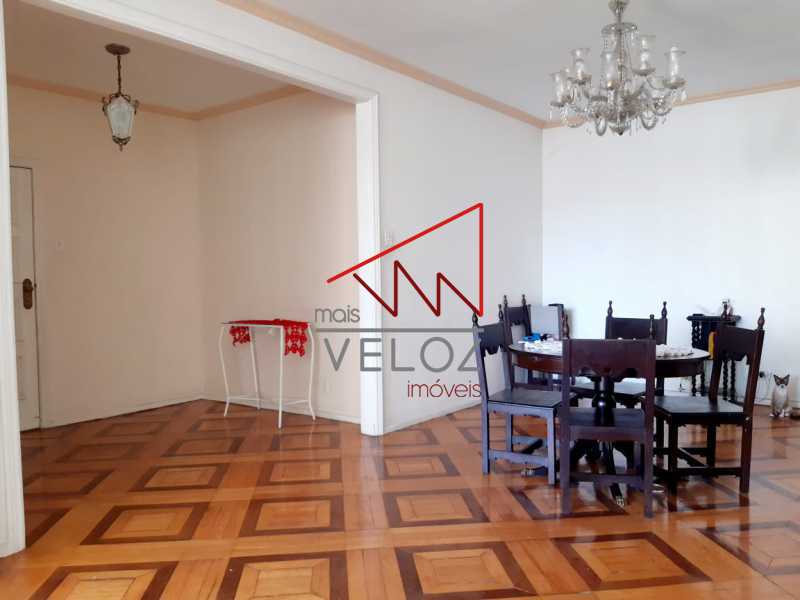 Apartamento à venda com 4 quartos, 210m² - Foto 1