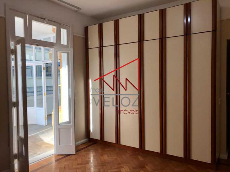 Apartamento à venda com 3 quartos, 192m² - Foto 4