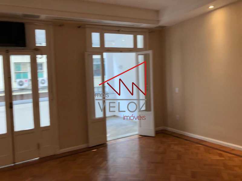 Apartamento à venda com 3 quartos, 192m² - Foto 2