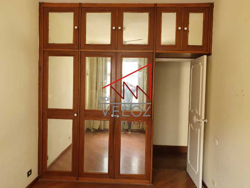 Apartamento à venda com 3 quartos, 150m² - Foto 4