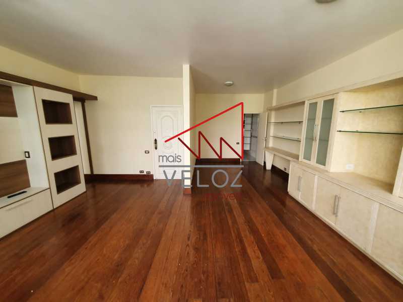 Apartamento à venda com 3 quartos, 150m² - Foto 1