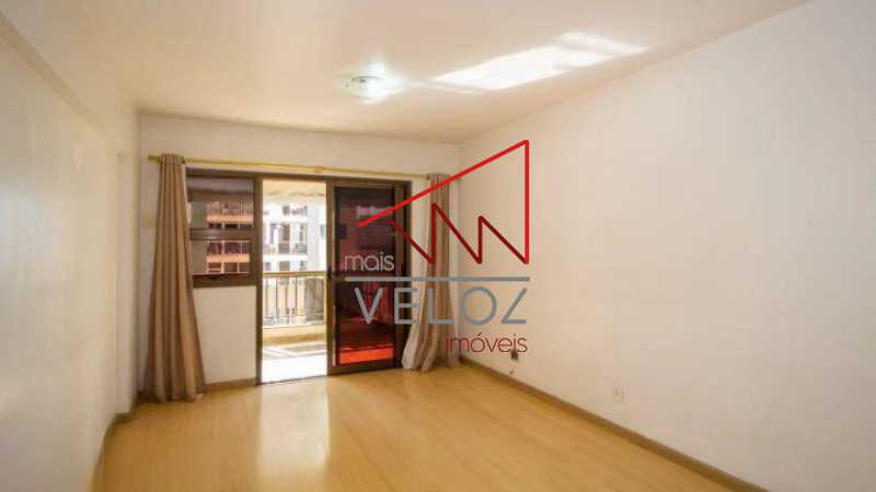 Apartamento à venda com 2 quartos, 70m² - Foto 4