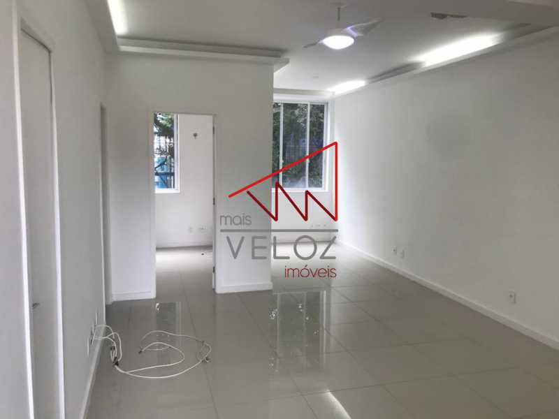 Apartamento à venda com 2 quartos, 69m² - Foto 2