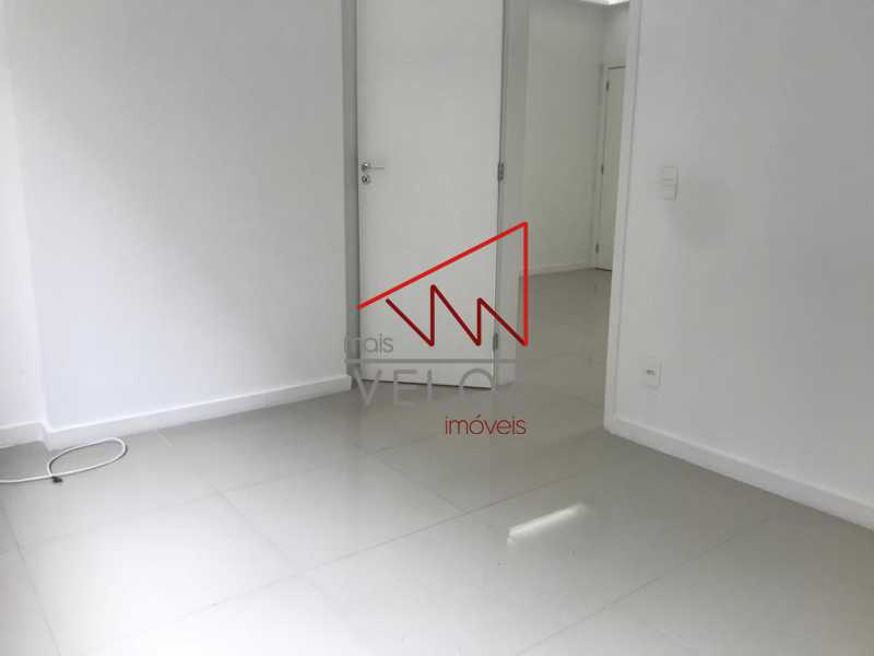 Apartamento à venda com 2 quartos, 69m² - Foto 4