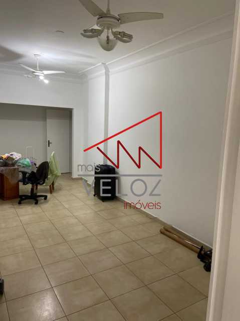 Apartamento à venda com 3 quartos, 107m² - Foto 2