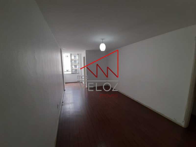 Apartamento à venda com 2 quartos, 72m² - Foto 2