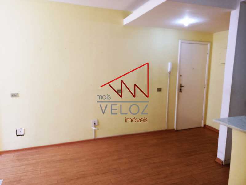 Apartamento à venda com 1 quarto, 40m² - Foto 2