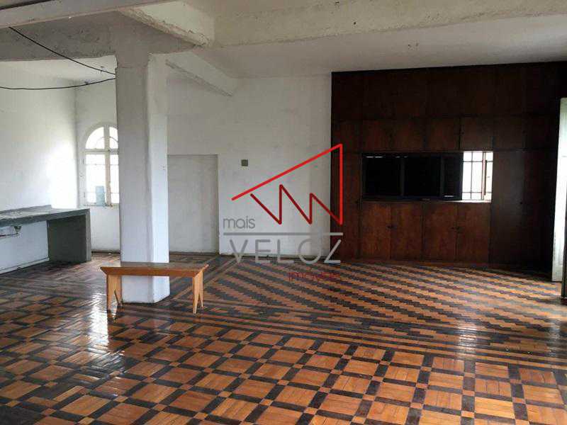 Apartamento à venda com 3 quartos, 189m² - Foto 2