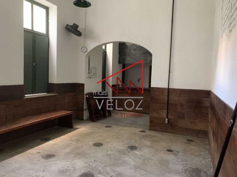 Casa à venda com 13 quartos, 450m² - Foto 14