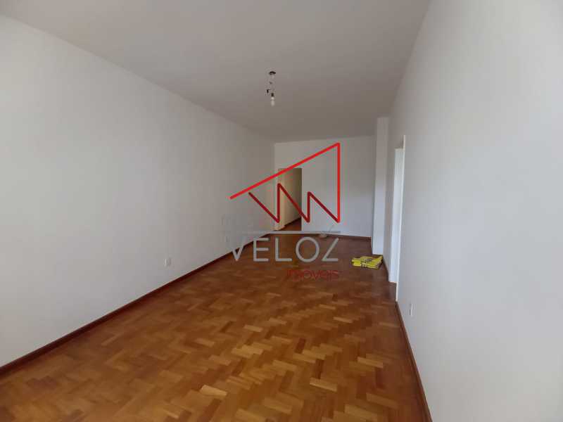 Apartamento à venda com 3 quartos, 112m² - Foto 3