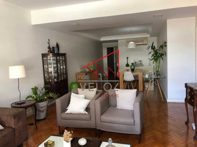 Apartamento à venda com 3 quartos, 150m² - Foto 2