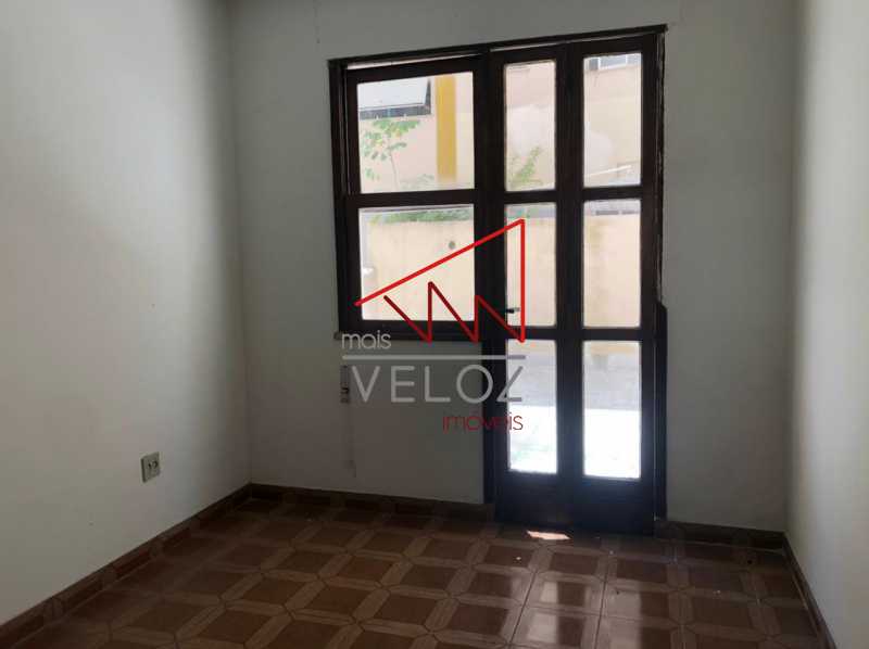 Apartamento à venda com 2 quartos, 70m² - Foto 2