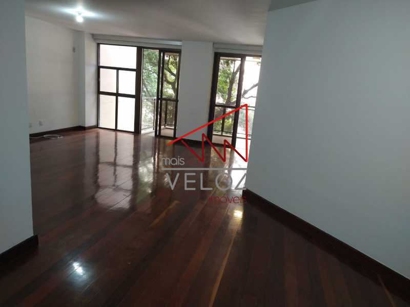 Apartamento à venda com 3 quartos, 180m² - Foto 2