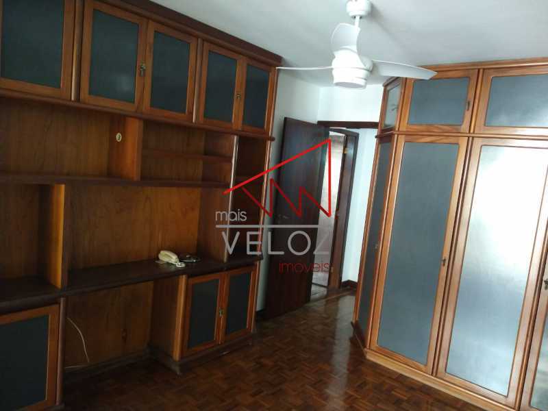 Apartamento à venda com 3 quartos, 180m² - Foto 4