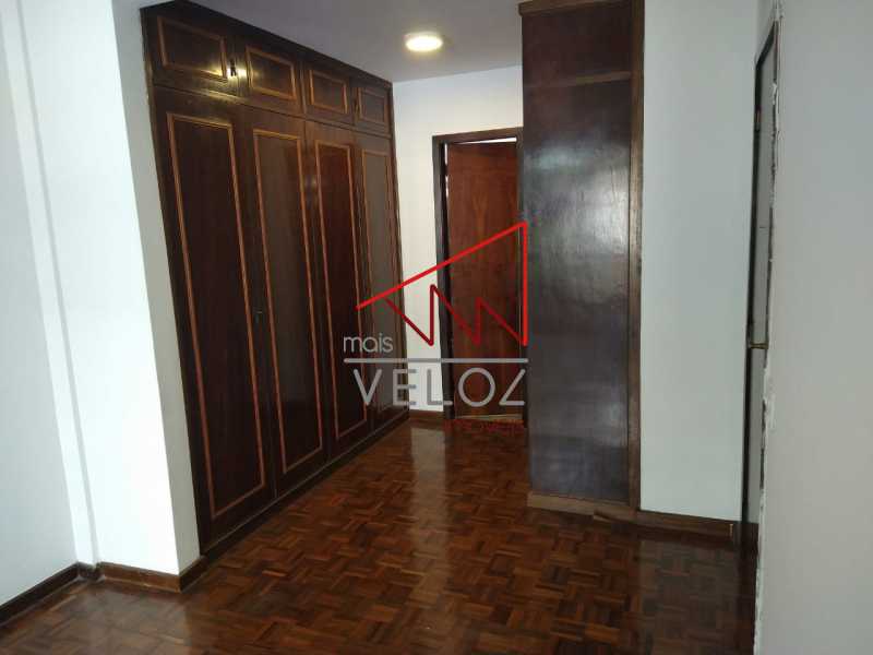 Apartamento à venda com 3 quartos, 180m² - Foto 6