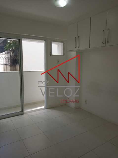 Apartamento à venda com 2 quartos, 70m² - Foto 2