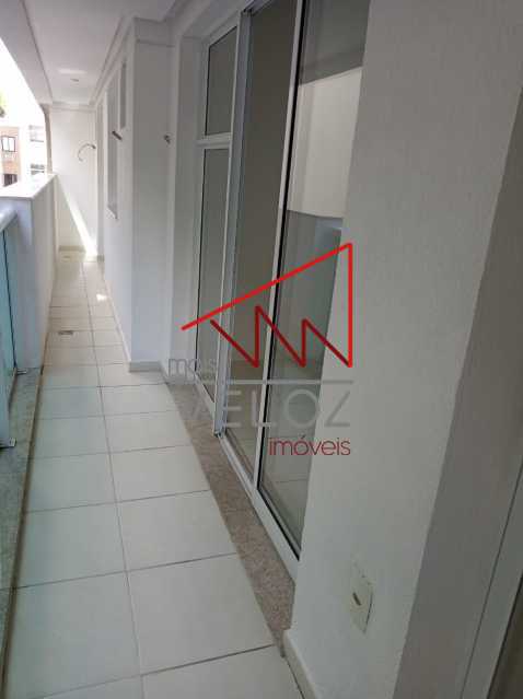 Apartamento à venda com 2 quartos, 70m² - Foto 3