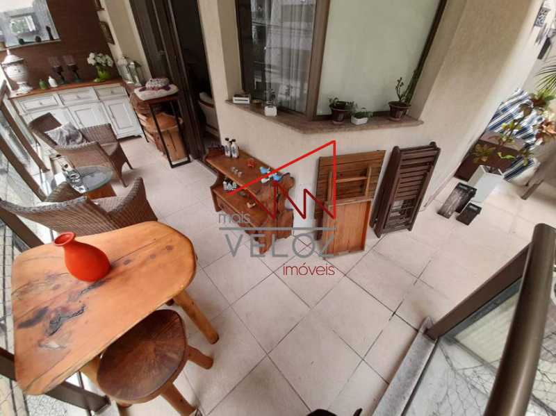 Apartamento à venda com 3 quartos, 183m² - Foto 2