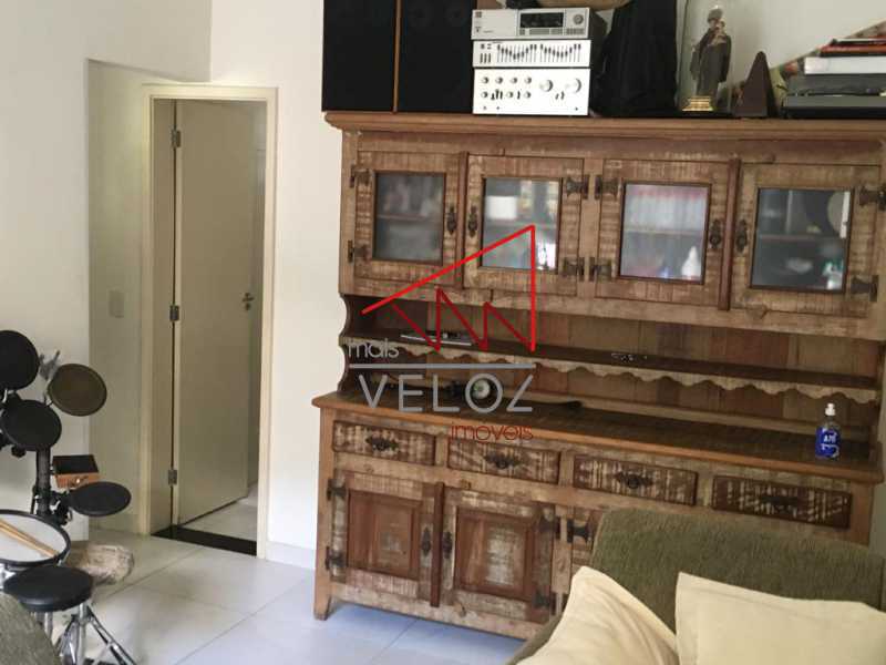 Apartamento à venda com 1 quarto, 70m² - Foto 2