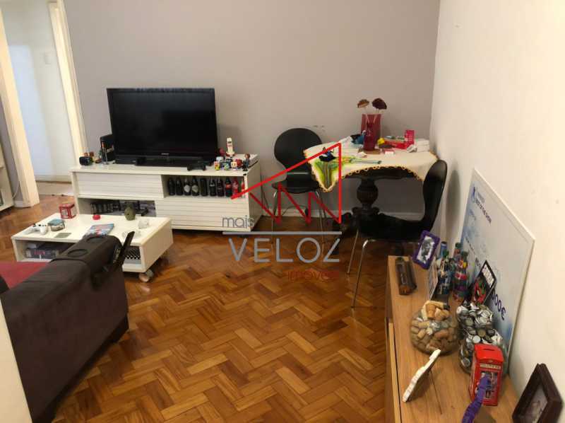 Apartamento à venda com 2 quartos, 75m² - Foto 2