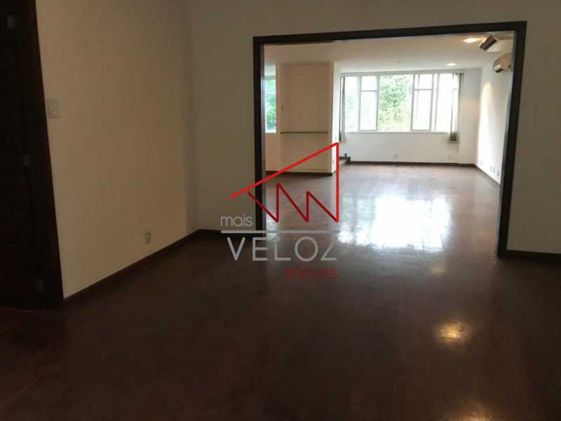 Apartamento à venda com 3 quartos, 215m² - Foto 2