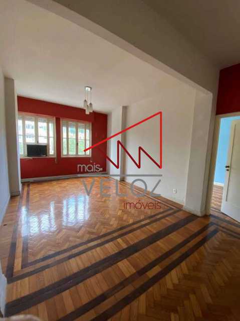 Apartamento à venda com 2 quartos, 70m² - Foto 2