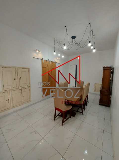 Casa de Vila à venda com 4 quartos, 284m² - Foto 1