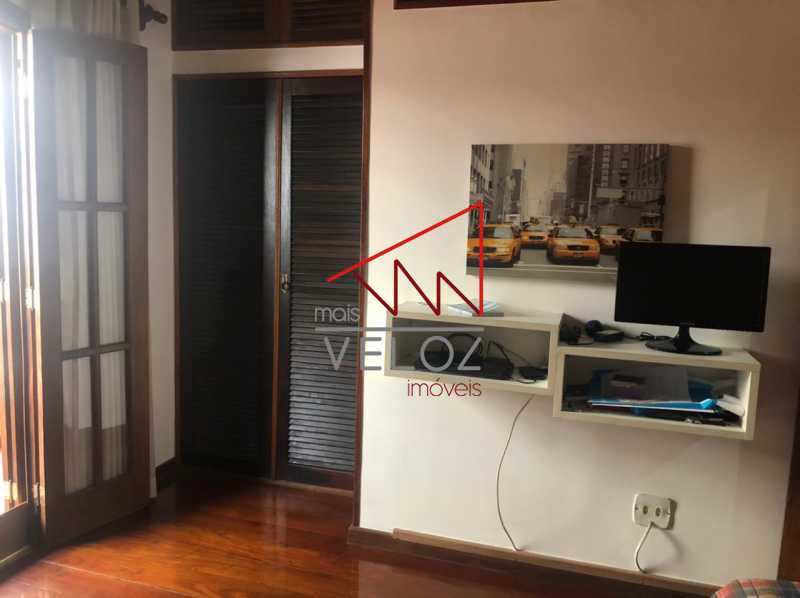 Casa de Vila à venda com 4 quartos, 253m² - Foto 12