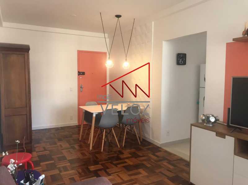 Apartamento à venda com 1 quarto, 60m² - Foto 2