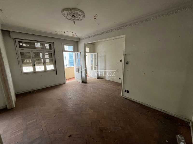 Apartamento à venda com 3 quartos, 110m² - Foto 2