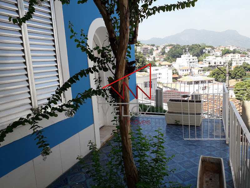 Apartamento à venda com 4 quartos, 230m² - Foto 1