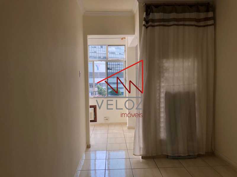 Apartamento à venda com 1 quarto, 34m² - Foto 2