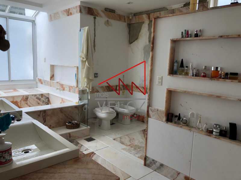 Casa à venda com 8 quartos, 1500m² - Foto 11