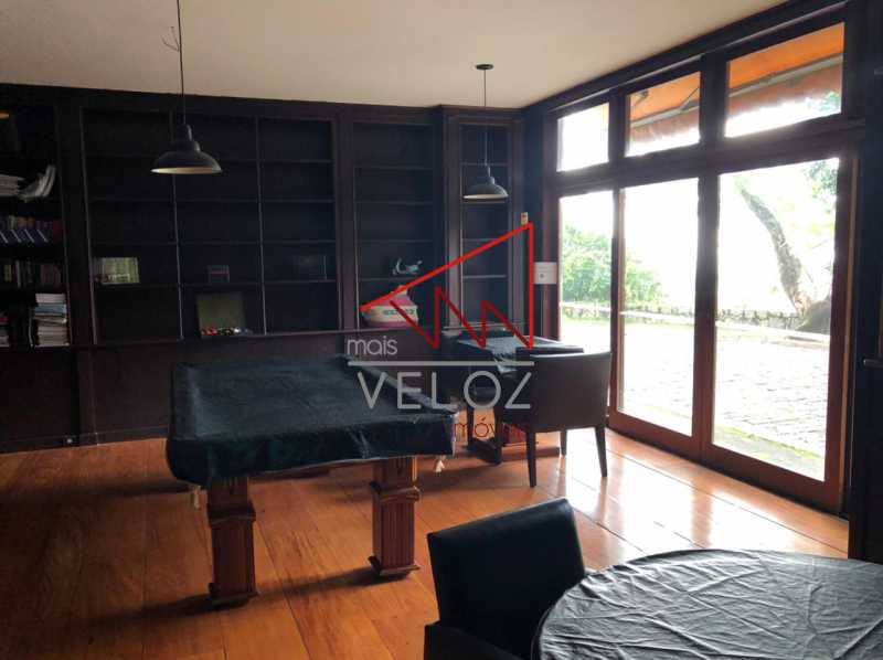 Casa à venda com 8 quartos, 1500m² - Foto 23