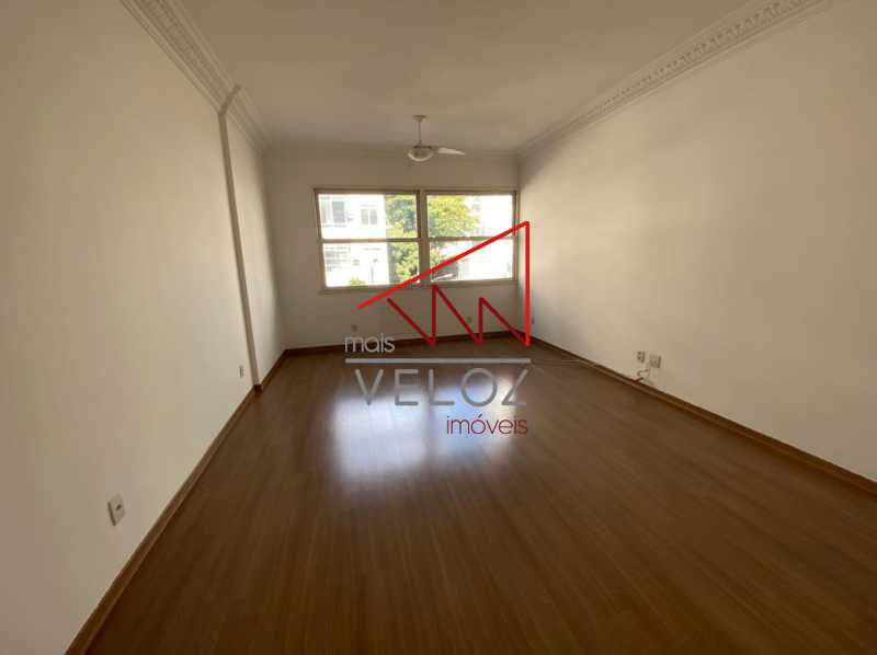 Apartamento à venda com 2 quartos, 105m² - Foto 2