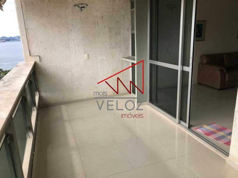 Apartamento à venda com 2 quartos, 130m² - Foto 2