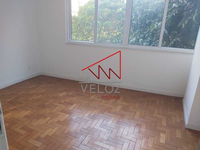 Apartamento à venda com 2 quartos, 70m² - Foto 9