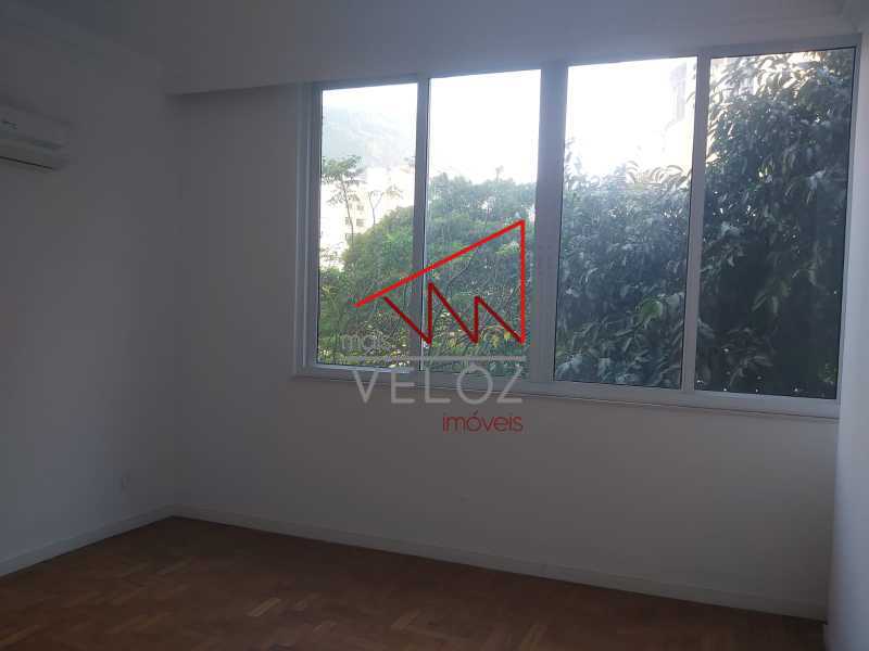 Apartamento à venda com 2 quartos, 70m² - Foto 3