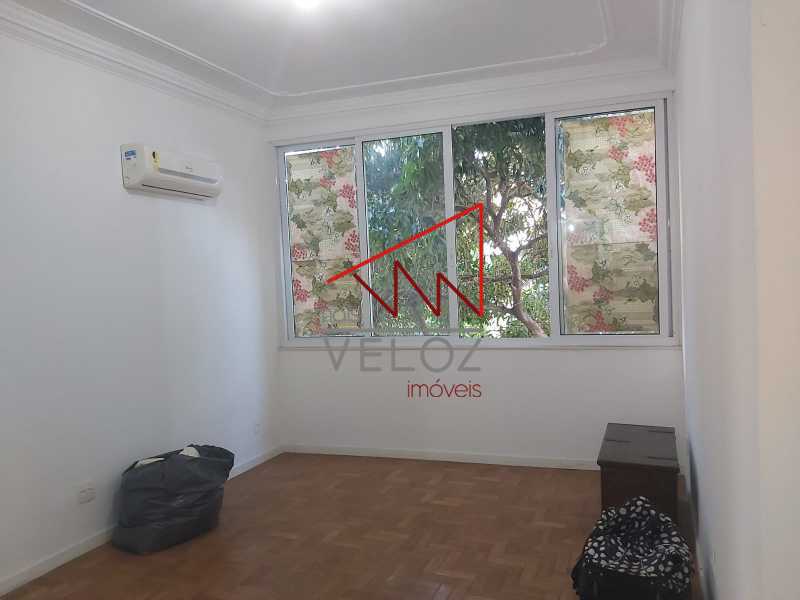 Apartamento à venda com 2 quartos, 70m² - Foto 4