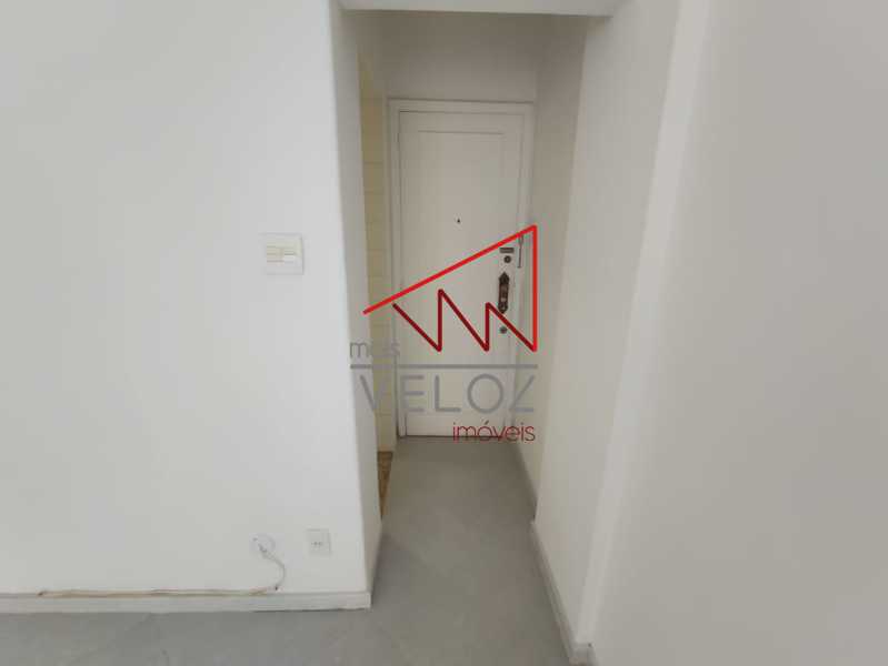 Apartamento à venda com 1 quarto, 50m² - Foto 2