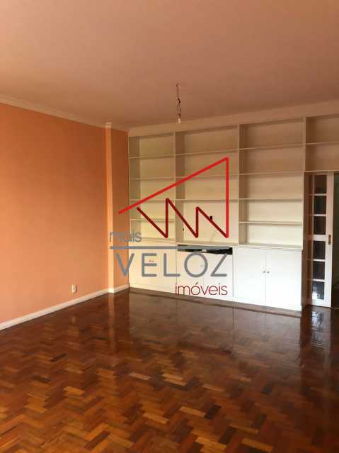 Apartamento à venda com 3 quartos, 125m² - Foto 2