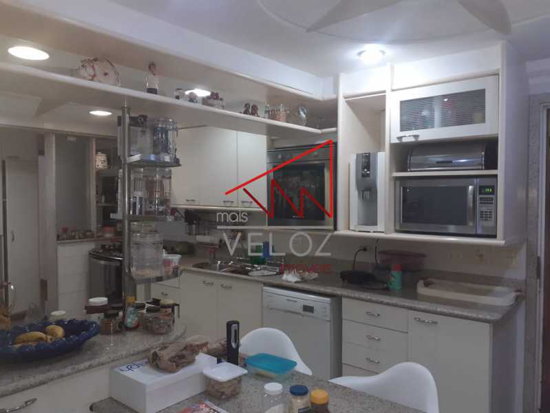 Apartamento à venda com 4 quartos, 195m² - Foto 17