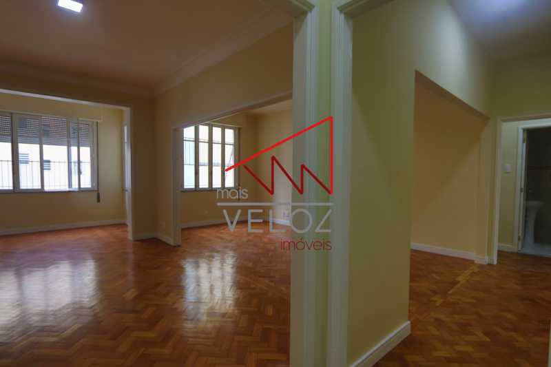 Apartamento à venda com 4 quartos, 139m² - Foto 2