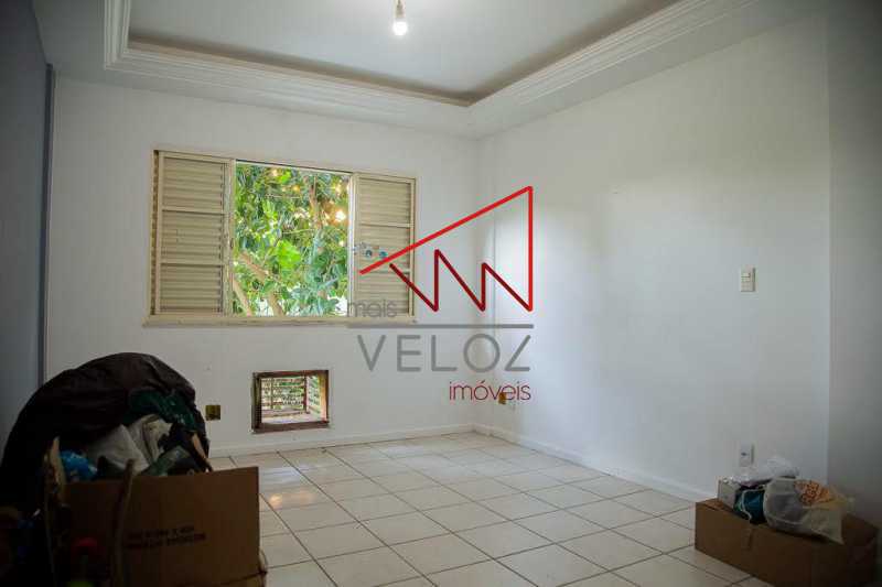 Casa à venda com 4 quartos, 380m² - Foto 13