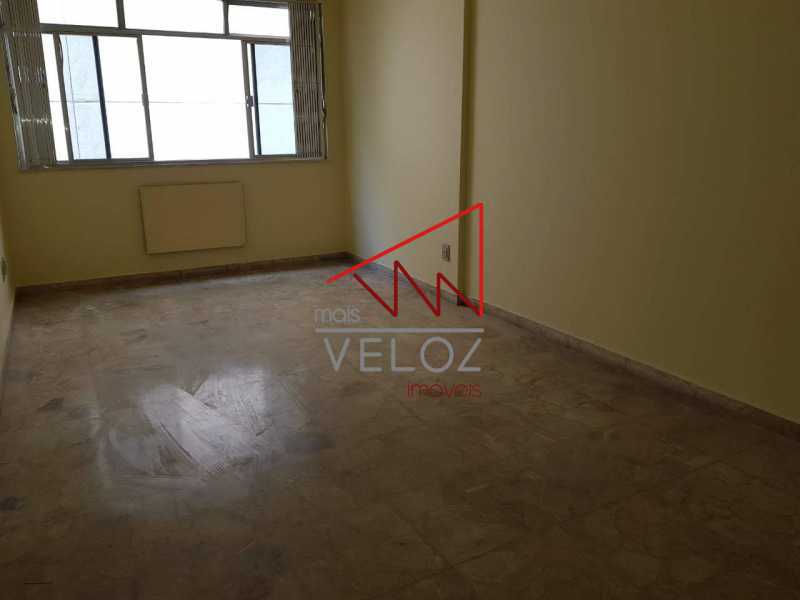 Apartamento à venda com 3 quartos, 85m² - Foto 2