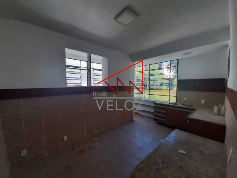 Apartamento para alugar com 4 quartos, 180m² - Foto 13