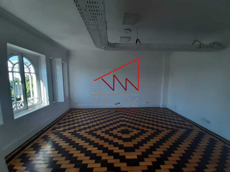 Apartamento para alugar com 4 quartos, 180m² - Foto 2