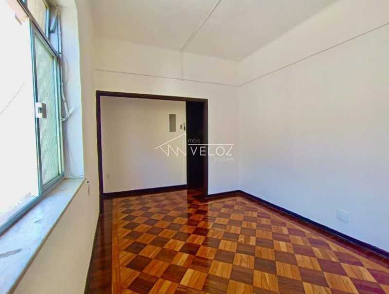 Apartamento à venda com 1 quarto, 37m² - Foto 2