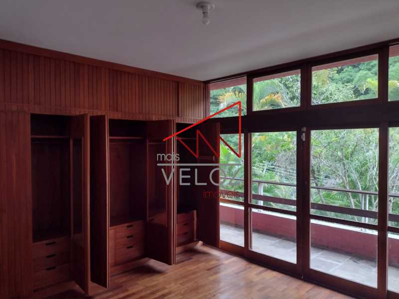 Casa à venda com 4 quartos, 361m² - Foto 11