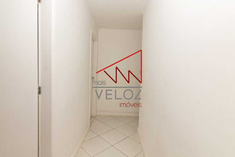 Apartamento à venda com 4 quartos, 222m² - Foto 2